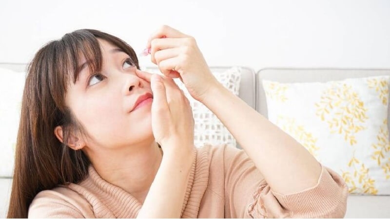Giảm khô mắt bằng nước mắt nhân tạo