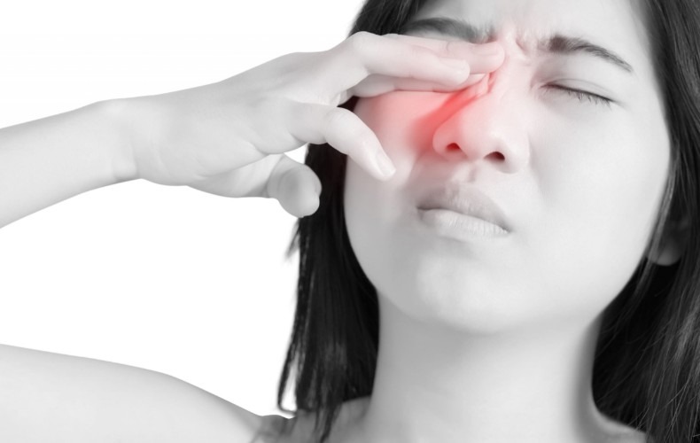 Dấu hiệu nhận biết kính áp tròng vẫn còn trong mắt