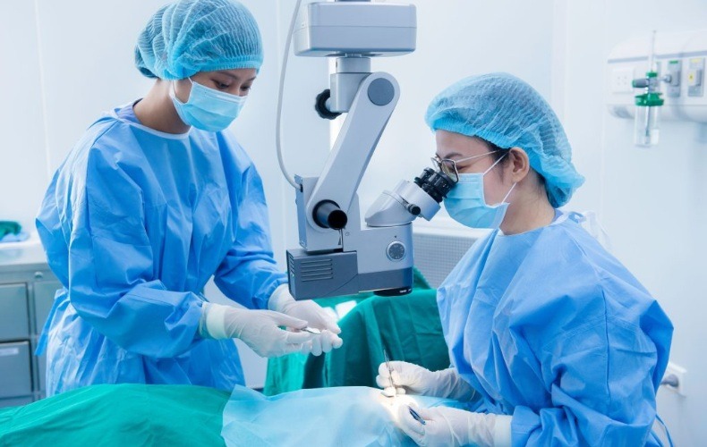 Phương pháp phẫu thuật điều trị loạn thị cao