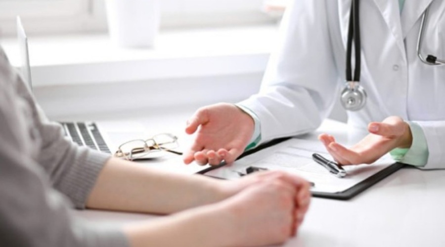 Theo dõi sức khỏe thị lực và tái khám định kỳ
