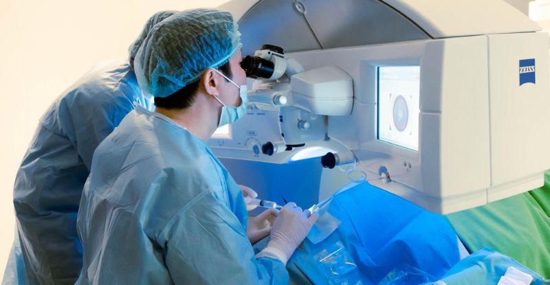 Chăm sóc mắt sau mổ viễn thị là yếu tố quyết định đến quá trình hồi phục và kết quả điều trị