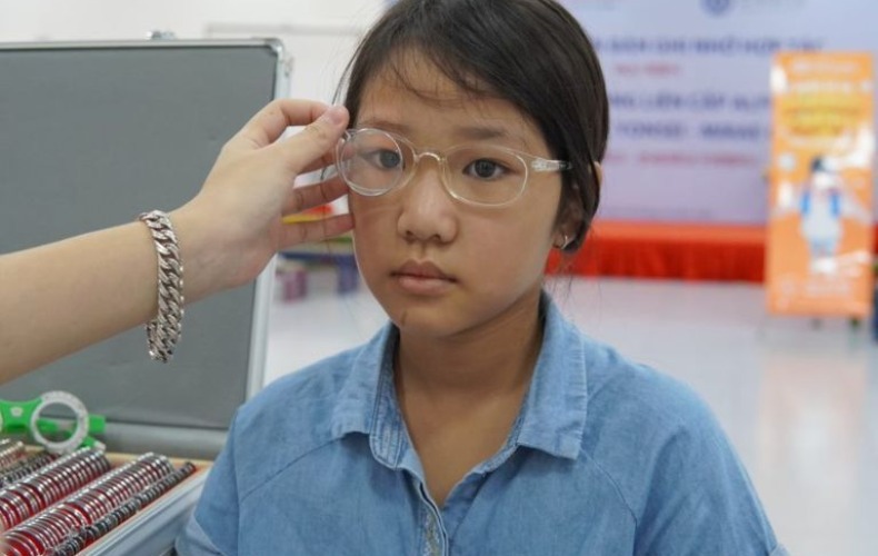 Cận thị giả là một tình trạng mà mắt tạm thời bị mờ khi nhìn xa