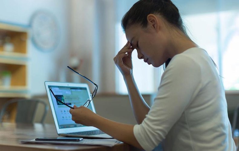 Sử dụng kính kém chất lượng gây nhức mỏi mắt
