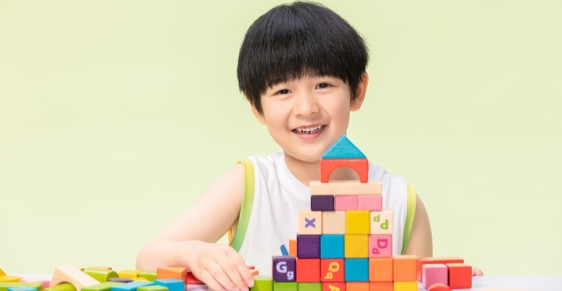 Trẻ không cần thiết phải đeo kính phân cực khi chơi ở trong nhà