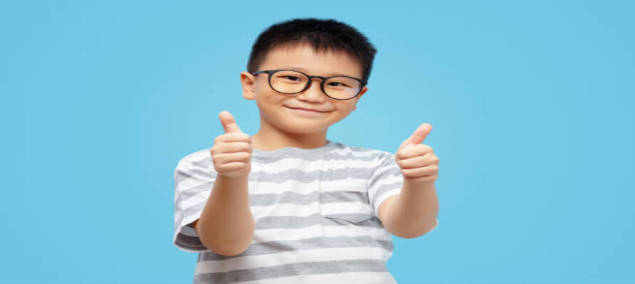 Trẻ dễ dàng thích nghi với kính gọng kiểm soát cận thị