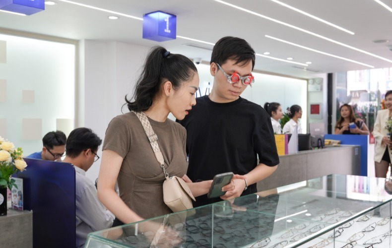 Lựa chọn kính từ các thương hiệu đáng tin cậy