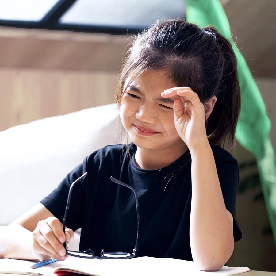 Bị cận không đeo kính có bị nhược thị không