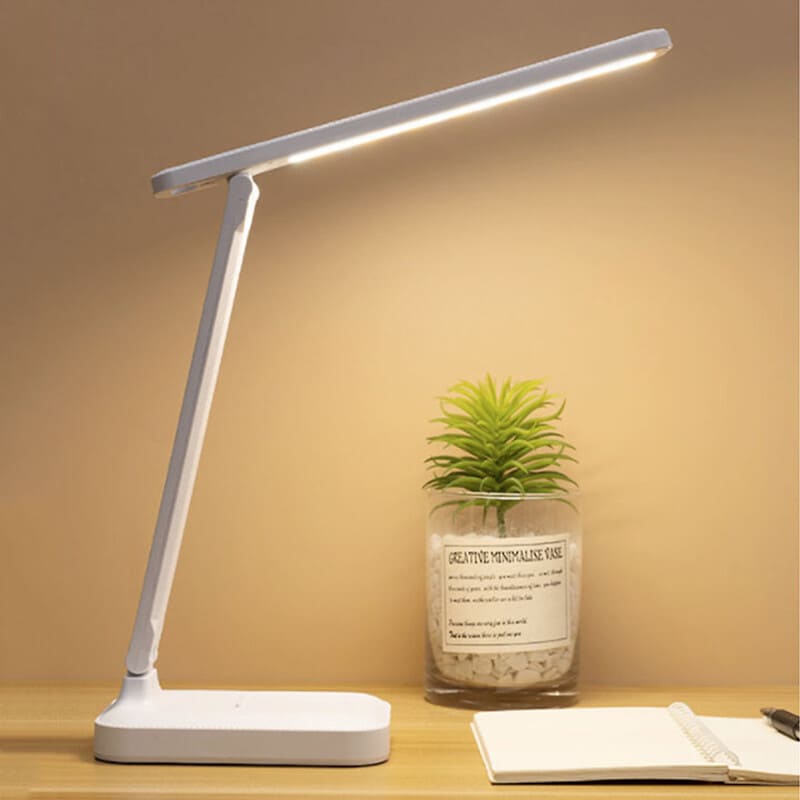 Sử dụng đèn chiếu sáng đủ sáng khi đọc sách hoặc làm việc