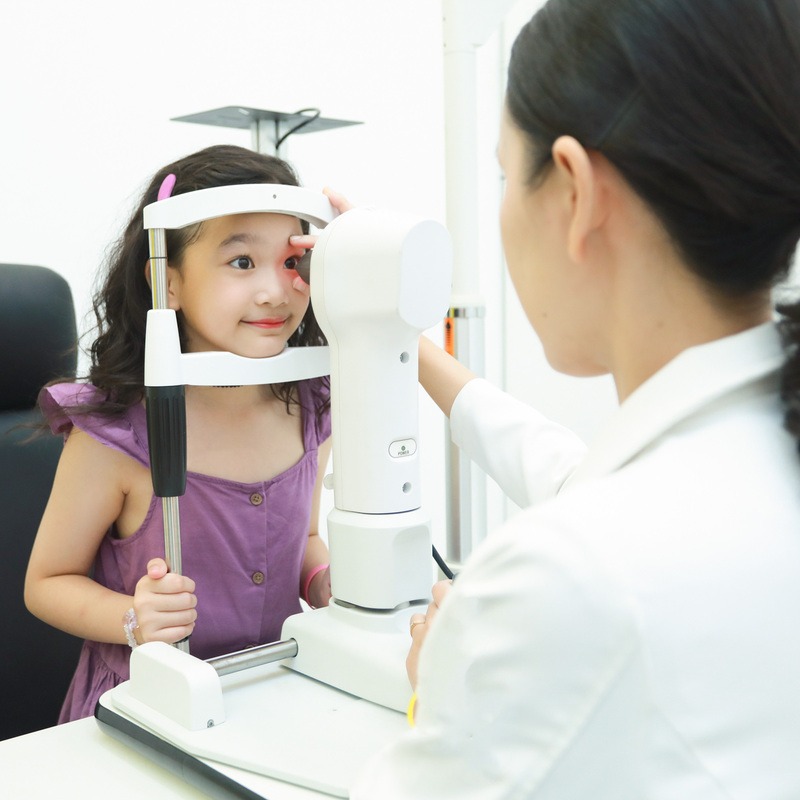 Khám mắt định kỳ đo loạn thị mắt