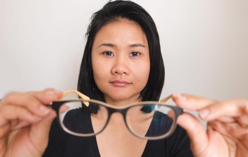 Sử dụng kính gọng điều chỉnh cận thị nhưng không làm ngắn trục nhãn cầu
