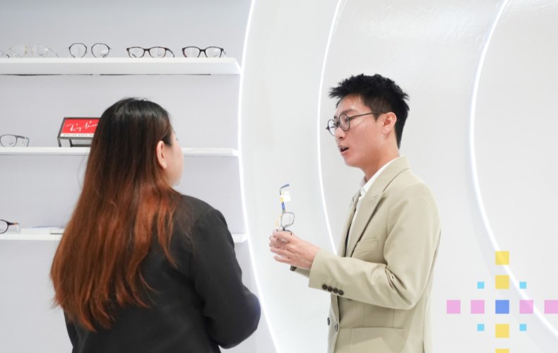 Loạn thị 0.5 độ có nên đeo kính không?