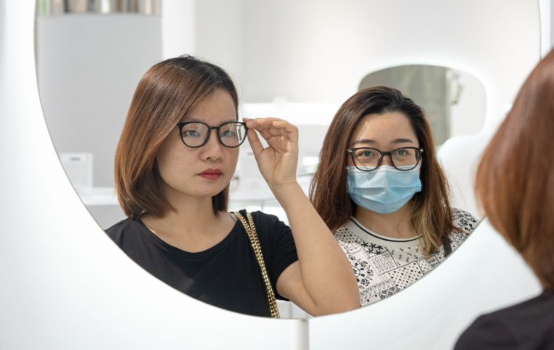 Loạn thị 1 độ nên đeo kính gì?