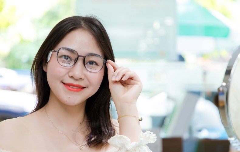 Lưu ý khi kính gọng cho người loạn thị