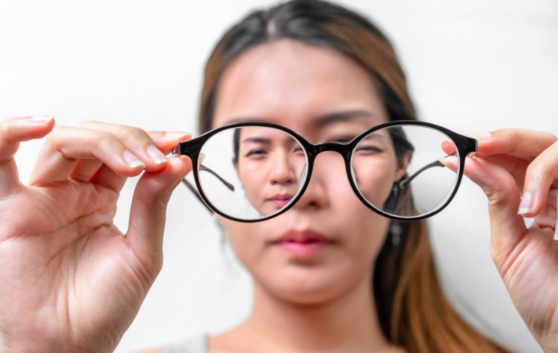 Cận thị nặng từ 6 độ trở lên nên mổ mắt