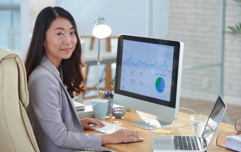 Sau phẫu thuật cần hạn chế tiếp xúc với màn hình quá lâu