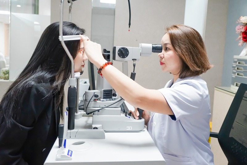 Kiểm tra định kỳ mắt viễn thị 1 độ