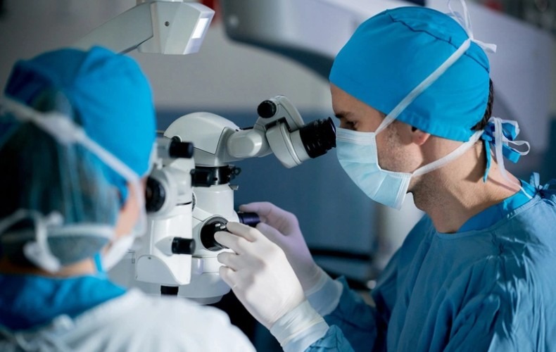 Phẫu thuật điều trị viễn thị lâu dài