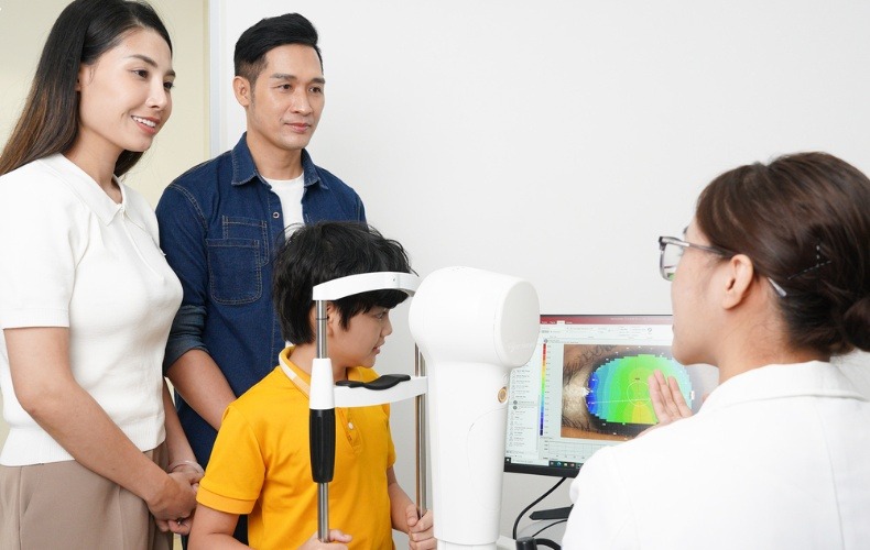 Viễn thị độ 3 khi nào nên đi khám bác sĩ?