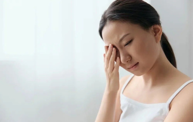 Dụi mắt thường xuyên làm tăng nguy cơ tái phát đau mắt đỏ
