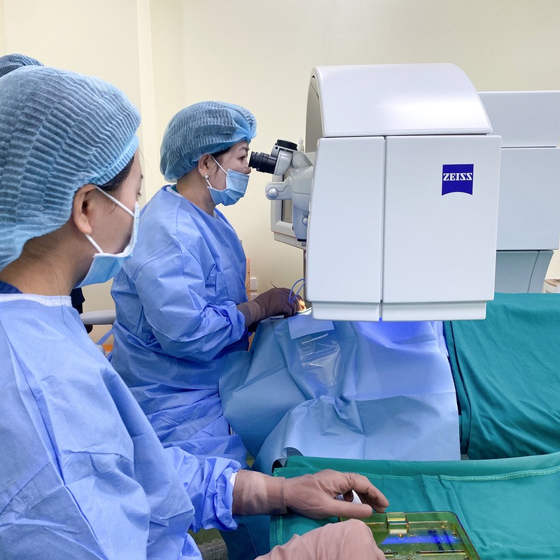 Lưu ý sau mổ mắt LASEK
